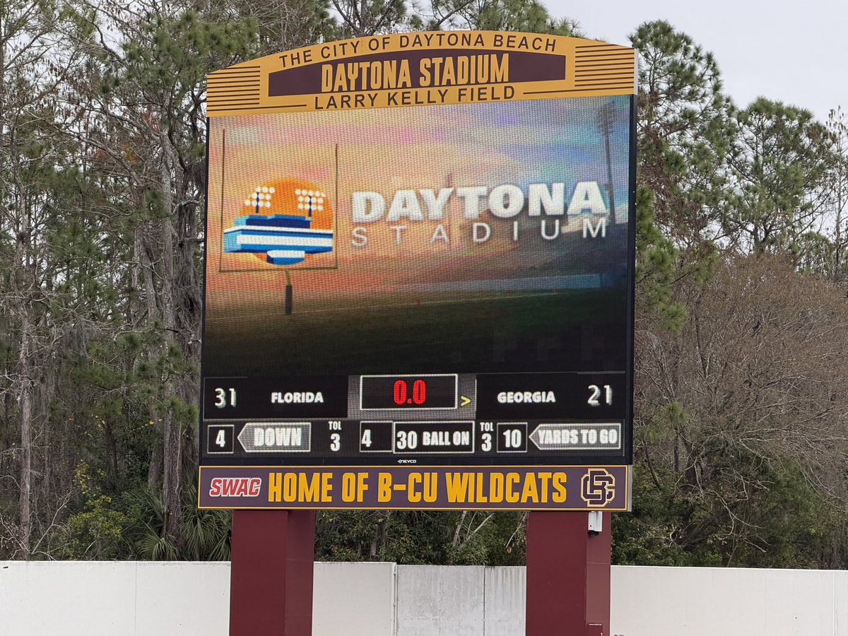 Sarasota_FB's tweet photo. A big congratulations to Team Florida for getting the Win on Sunday. @RiversJayd51820 was a huge contributor with 6 catches and 100 plus yards! Way to represent Jayden! @ampcampbell3 @Bat_t3 @joemorrow1616 @Monoki https://t.co/MAb5MoZTMp