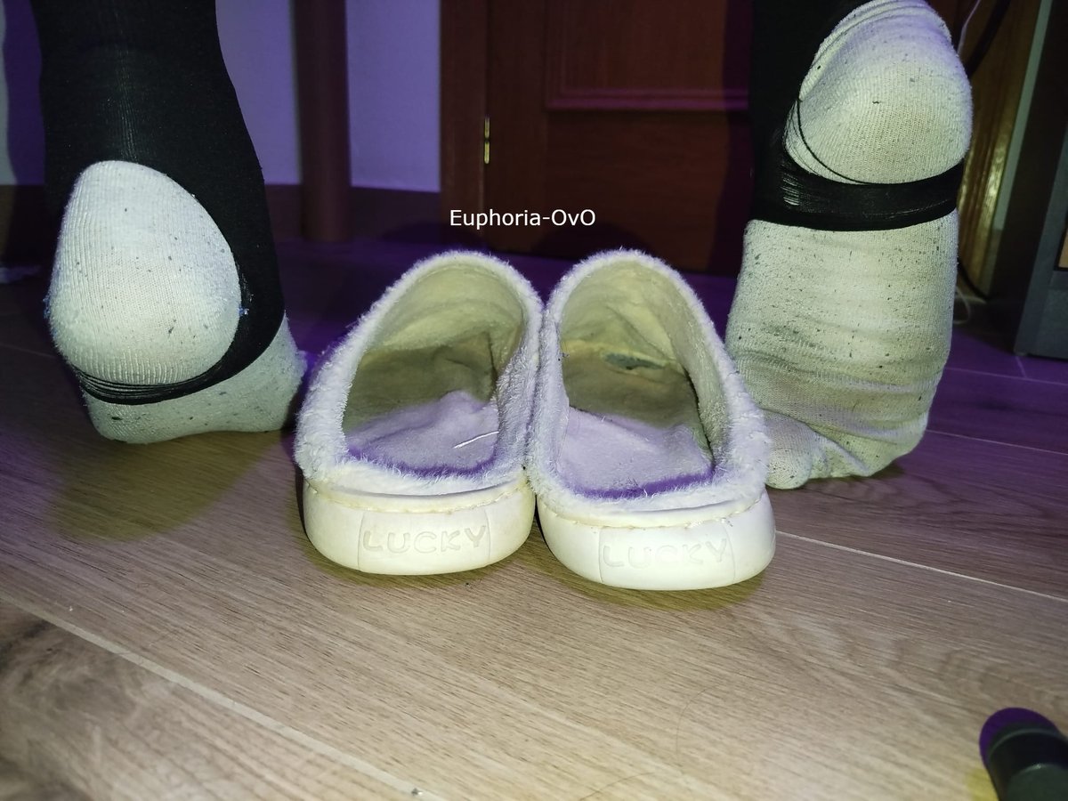 i_go_here's tweet photo. Dirty socks+ stirrups + dirty slipper :3
#femboyfeet #footfetish #dirtsocks #stirrups #shoefetish #sockfetish https://t.co/a1jlNKOj6O