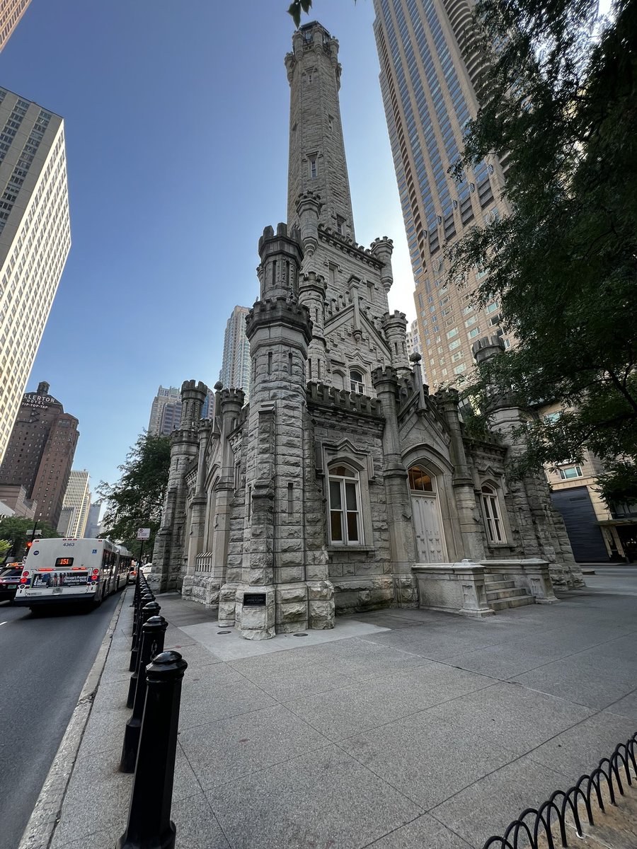 • Old Water Tower • Magnificent Mile • Chicago • Arquitectura de William W. Boyington • 1869 •