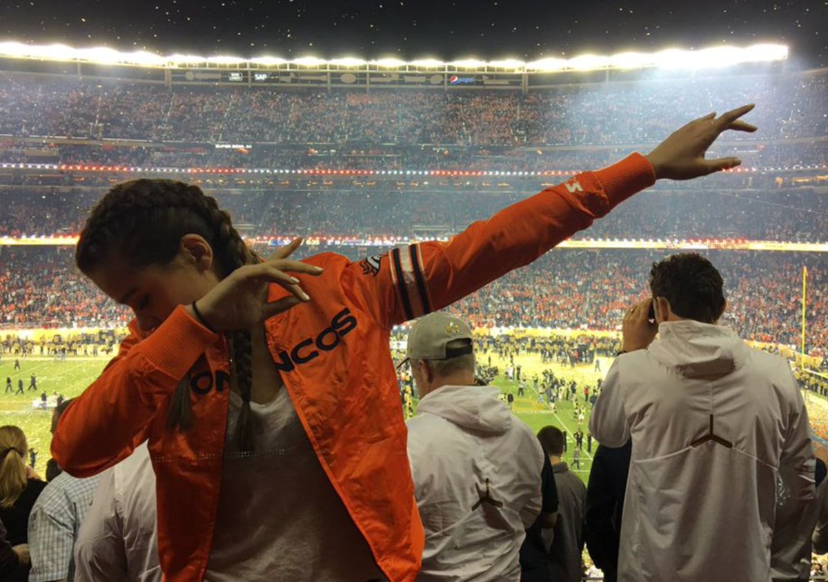 barstoolsports's tweet image. Broncos Fans Have Spent The Last Day Declaring Hailee Steinfeld One Of Their Own After Finding A 2016 Tweet Of Her Celebrating Them Winning The Super Bowl s.barstool.link/c/article-3560…