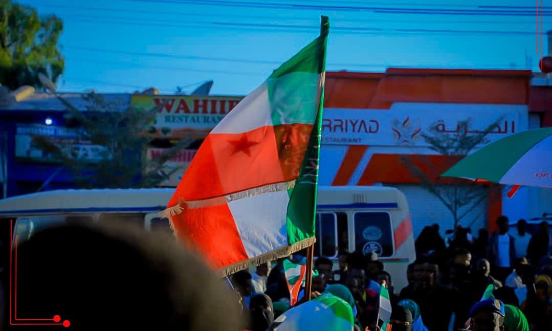 ikhwaanu's tweet photo. A massive turnout in Hargeisa showed strong public support for the UAE for standing with Somaliland, with many viewing it as on track to become the second country to recognize Somaliland. https://t.co/F7oWD3msD2
