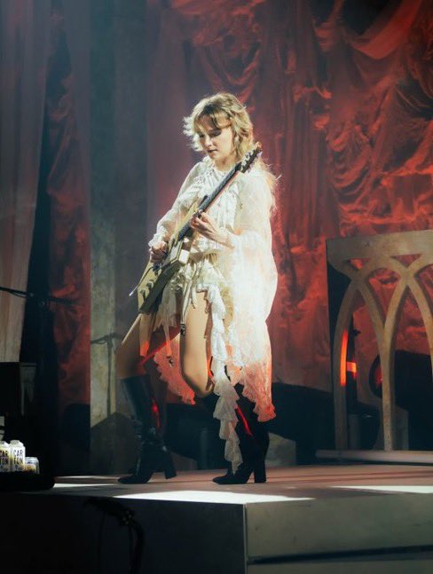 emily daily 🏹 (@dailyemilyr) on Twitter photo 