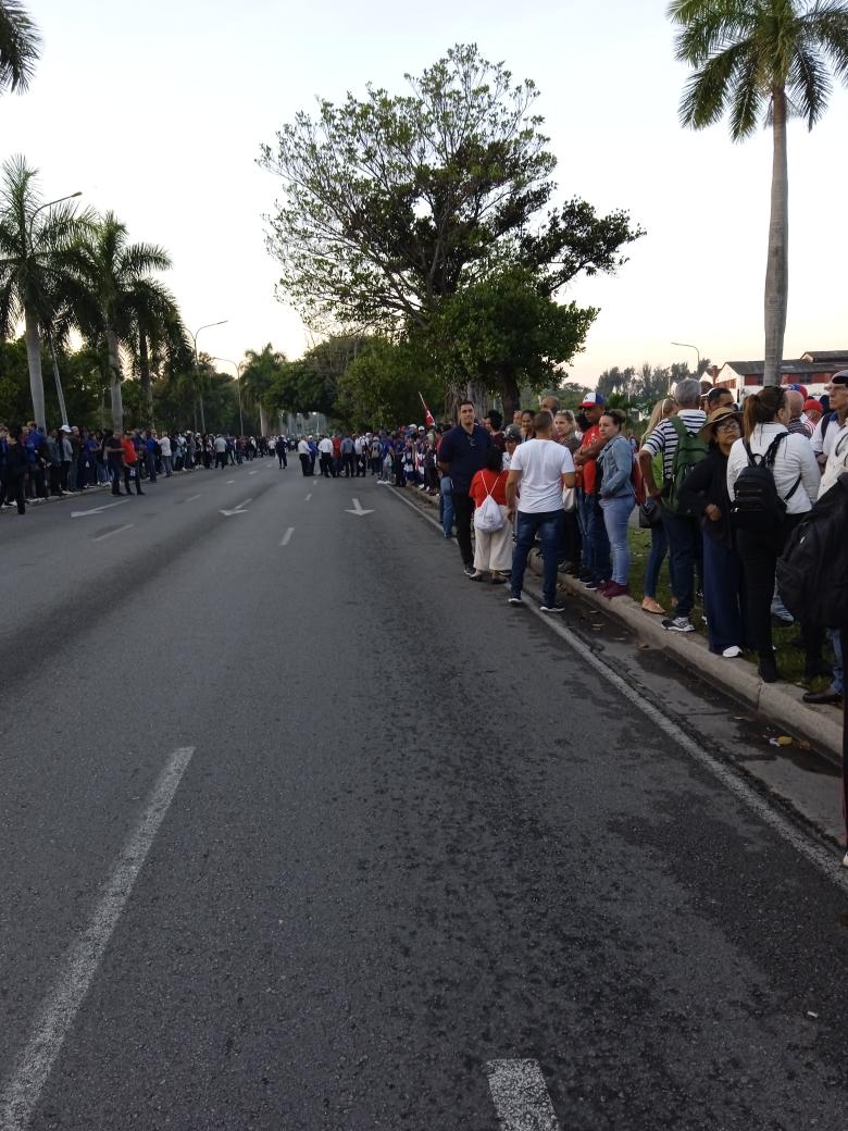 La Patria abraza con orgullo y dolor a sus hijos. En emotivo homenaje el pueblo de Cuba  recibe a sus hermanos caídos, cuyo sacrificio se eleva como ejemplo de amor por la tierra que los vio nacer. Que su regreso a casa seaabrazo de paz y memoria eterna. ¡Honor y gloria!