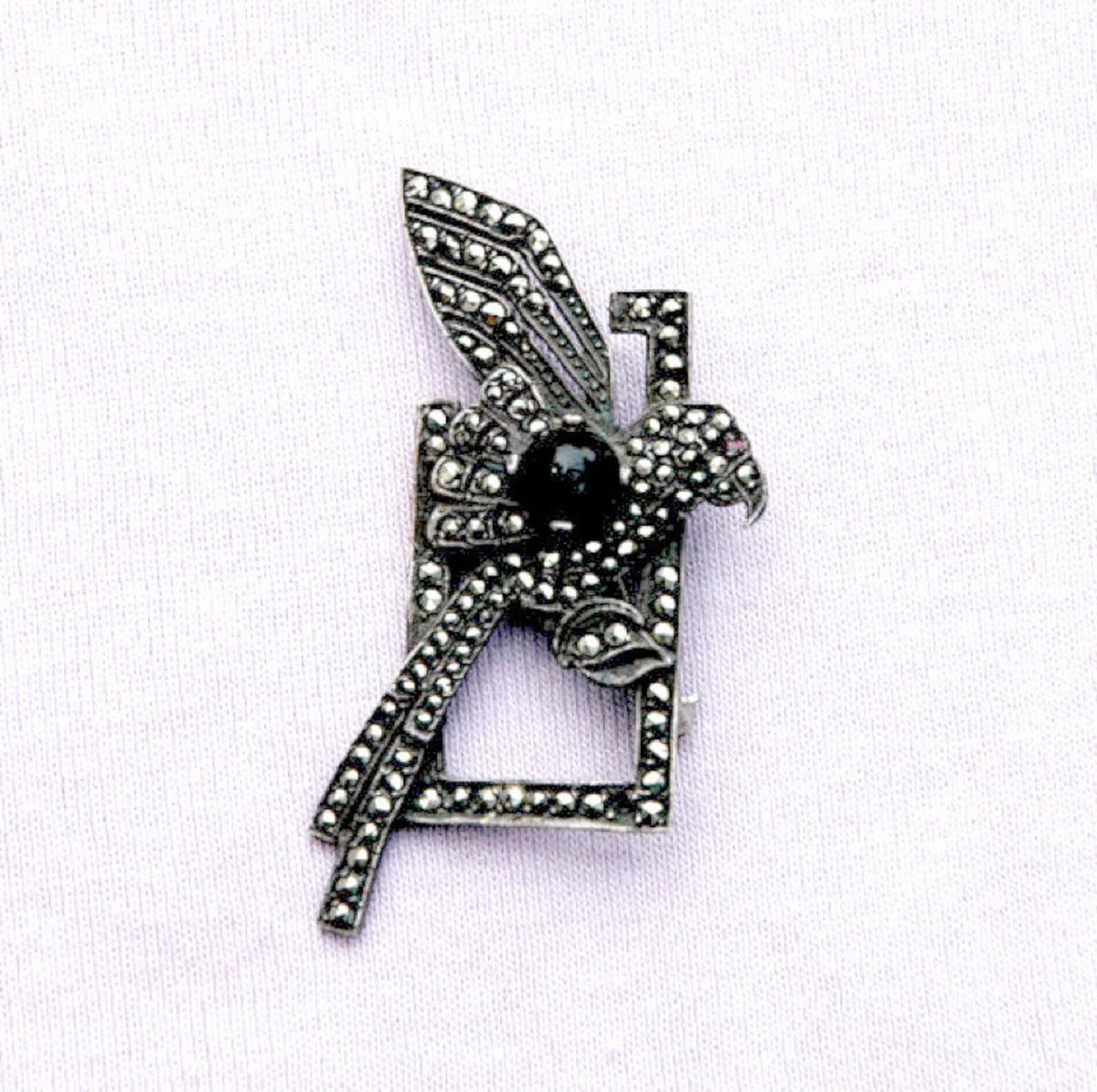 LynnErinsmom's tweet image. etsy.com/listing/442708…
#VintageJewelry #VintageFashion #ArtDeco #SterlingSilver #SterlingMarcasiteBrooch #ParrotBrooch #BirdBrooch #SterlingMarcasiteOnyxBrooch #ArtDecoBrooch #80sJewelry #WomenTeenGirls #GiftForHer #HighClassHighway