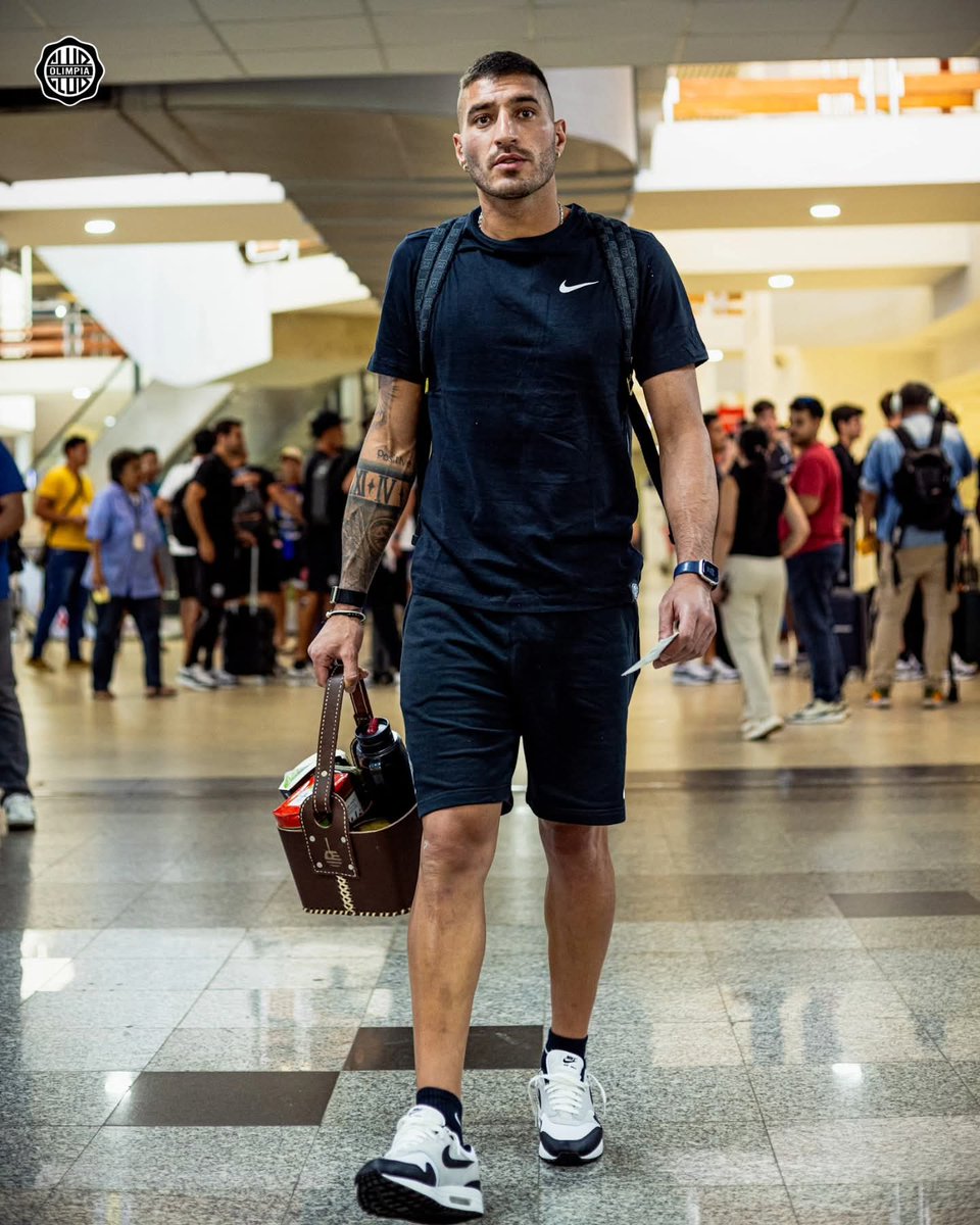 Un club como Olimpia no puede viajar con remeras genéricas. Qué le pasó a Nike??
