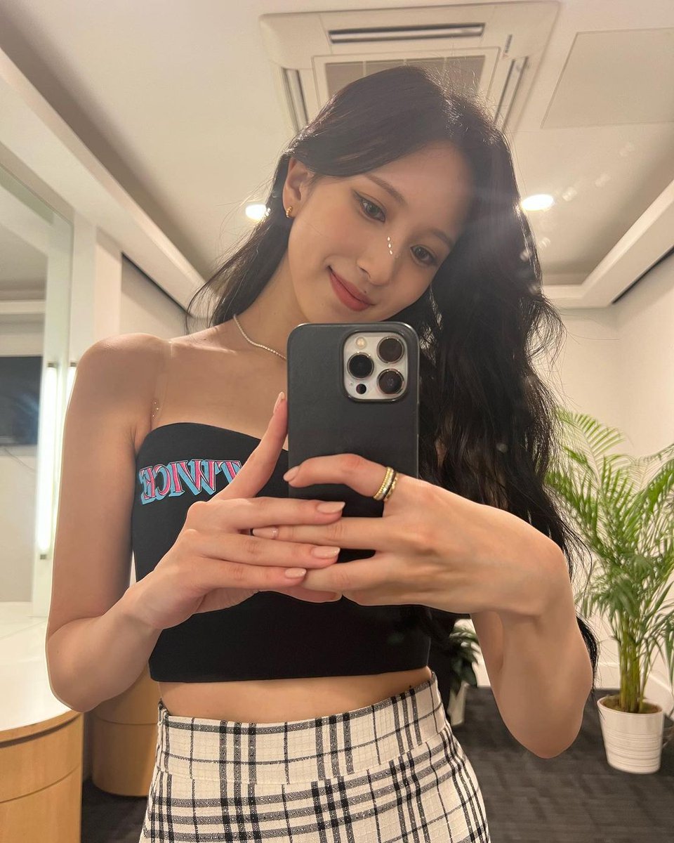 misahyundk's tweet photo. Her smile melts me every time 🫠

#TWICE #MINA https://t.co/yrqvyrLZeN