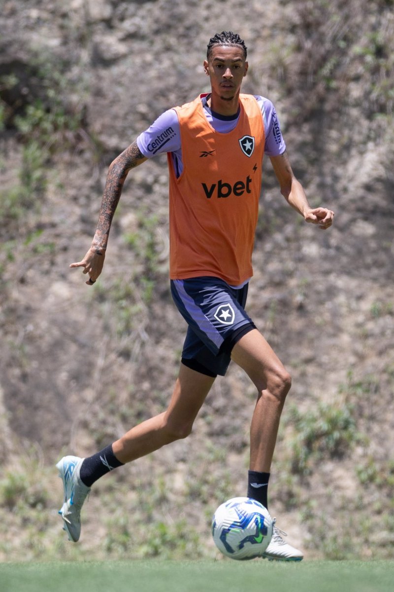 memesbotafogoo's tweet image. Newton será titular na estreia do Botafogo no carioca

🎙️ Rádio F. News