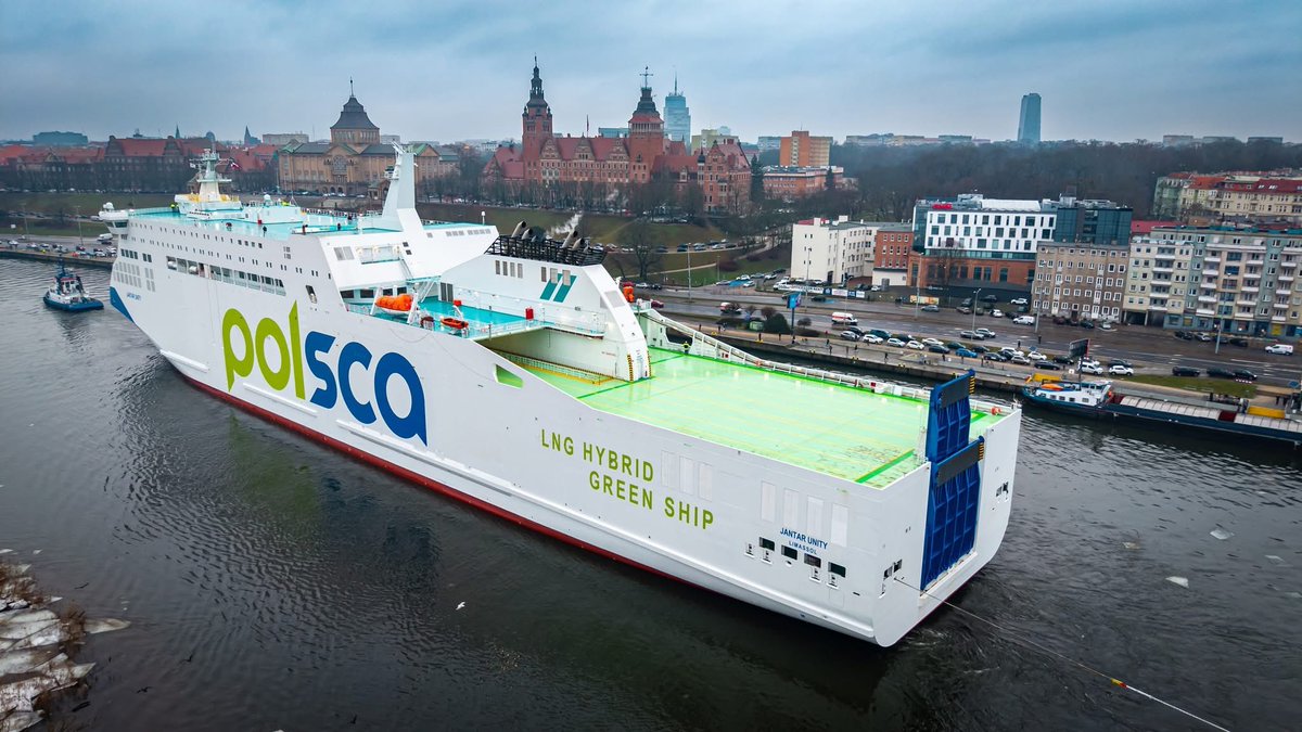 PomZachodnie's tweet photo. Jantar już w Szczecinie❗🛳️💙 Nowy prom Unity Line w sobotę przejdzie chrzest przy Wałach Chrobrego, a w niedzielę będzie można go zwiedzić 🙂 Będzie pływał z Polski do Szwecji 👍

#PomorzeZachodnie https://t.co/6umoPdjCCV