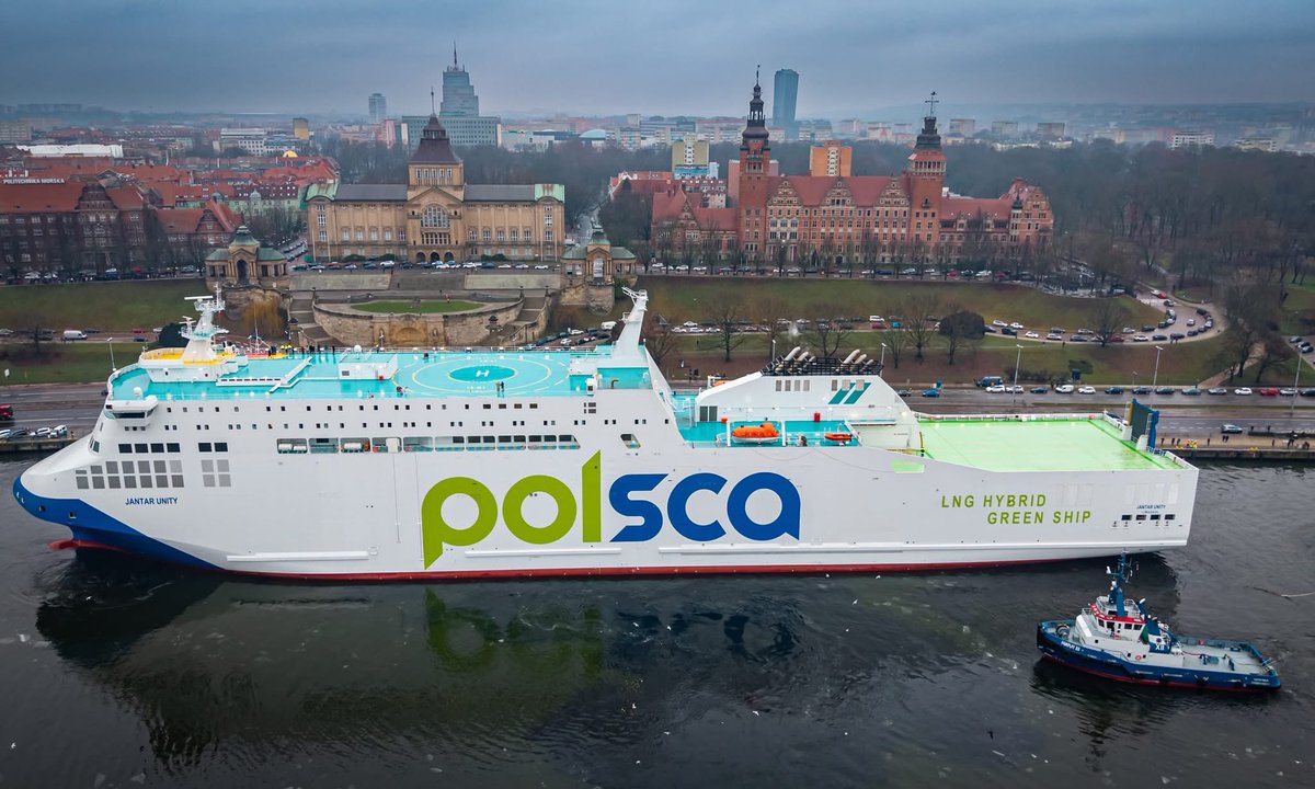 PomZachodnie's tweet photo. Jantar już w Szczecinie❗🛳️💙 Nowy prom Unity Line w sobotę przejdzie chrzest przy Wałach Chrobrego, a w niedzielę będzie można go zwiedzić 🙂 Będzie pływał z Polski do Szwecji 👍

#PomorzeZachodnie https://t.co/6umoPdjCCV