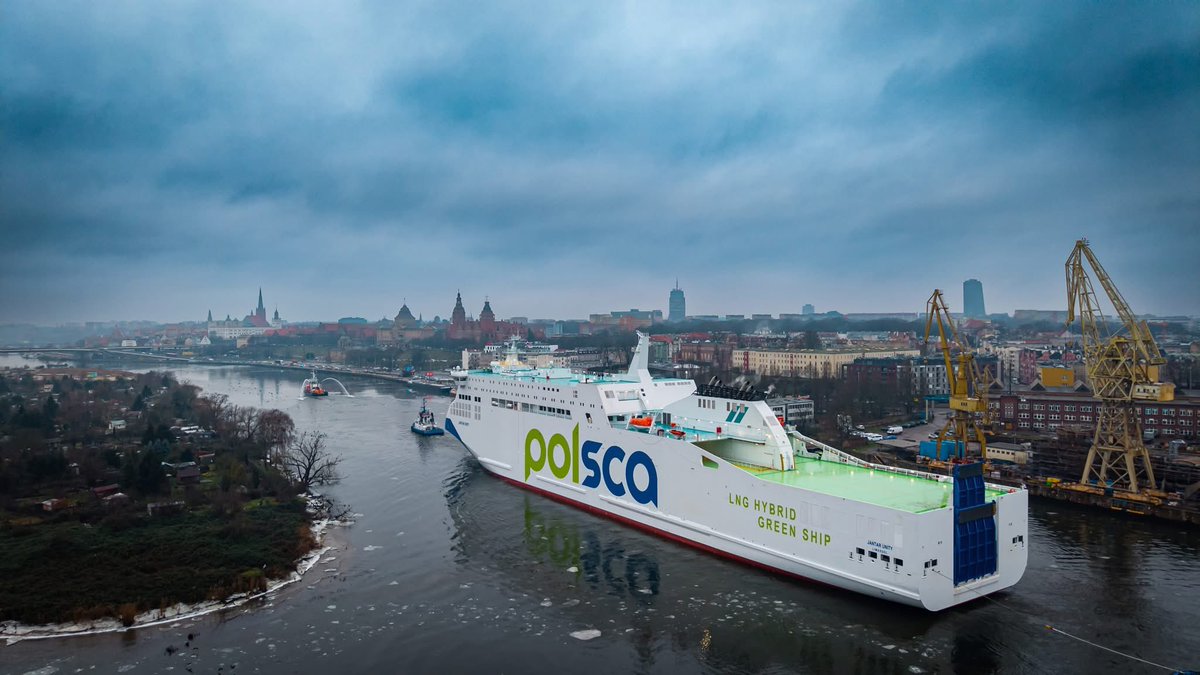 PomZachodnie's tweet photo. Jantar już w Szczecinie❗🛳️💙 Nowy prom Unity Line w sobotę przejdzie chrzest przy Wałach Chrobrego, a w niedzielę będzie można go zwiedzić 🙂 Będzie pływał z Polski do Szwecji 👍

#PomorzeZachodnie https://t.co/6umoPdjCCV