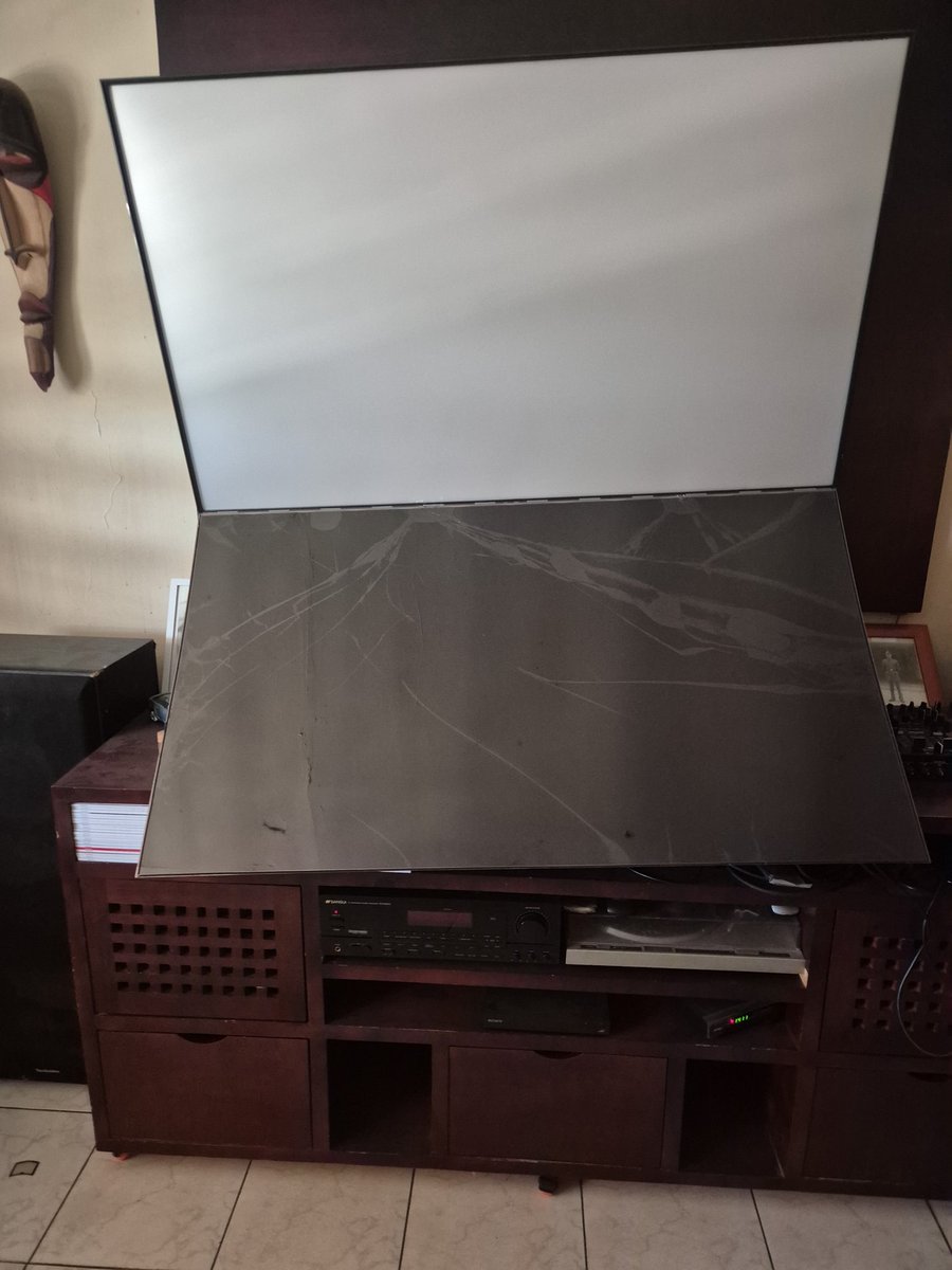 No compren <a href="/HisenseGlobal/">Hisense</a> <a href="/HisenseIntl/">HisenseInternational</a> hoy amaneció el panel asi sin ningún motivo solo se salió informa <a href="/SERNAC/">SERNAC</a> puedan hacer algo ojala <a href="/TVN/">TVN</a> <a href="/24HorasTVN/">24 Horas</a> <a href="/BuenosDiasTVN/">Buenos Días a Todos</a> <a href="/FalabellaAyuda/">Falabella Ayuda CL</a> @CMR