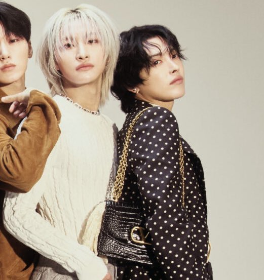 lesbians4woogi's tweet image. they inhale gender and exhale androgyny