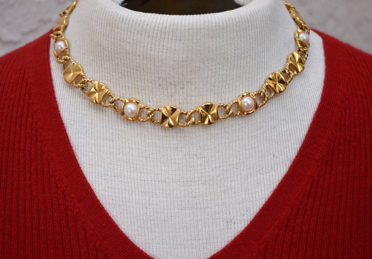 LynnErinsmom's tweet photo. https://t.co/lCCKC3zG79
#VintageJewelry #VintageFashion #AnneKlein #AnneKleinNecklace #ReversibleNecklace #2WayNecklace #FauzPearlNecklace #80sJewelry #WomenTeenGirls #GiftForHer #HighClassHighway https://t.co/XVPdcSCWPb