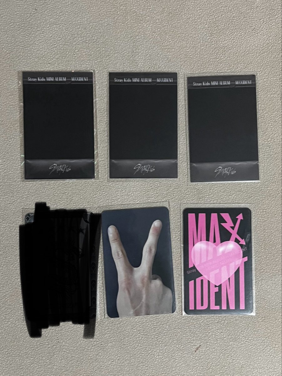 Üsttekiler tanesi 75 
Alttaki iki Lee know tanesi 250 ikisi birlikte gitmesi önceliğim ikisi birlikte alınırsa indirim yaparım 
#skzsatis #skzsatistr #skzmarkettr #skzgotr
#skzpcsatis <a href="/straykidstrade1/">stray kids satış / takas</a>  <a href="/SKZTRadeSell/">STRAY KIDS Takas / Satış</a> <a href="/bgsatistakass/">Bg satis takas🫧</a> <a href="/straykidsgotr/">Stray Kids GO+ RT</a>