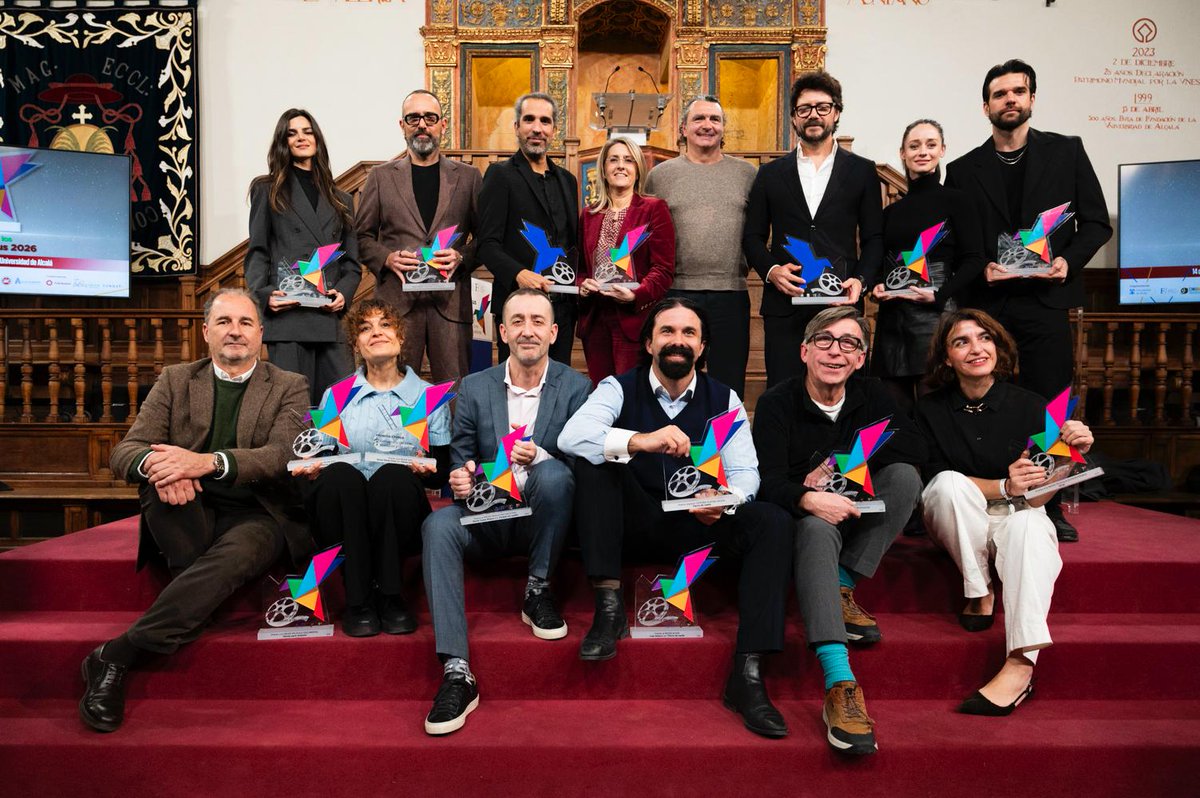 GotadeLuzRedes's tweet photo. Ayer nuestro @jonariasv recogió el Premio Cygnus al Mejor Director en nombre David Trueba por #SiempreEsInvierno ❄️ 😍✨💖

Acto celebrado en el Paraninfo de la Universidad de Alcalá de Henares.

#premioscygnus @atresmediacine https://t.co/uJ5xyjR40S
