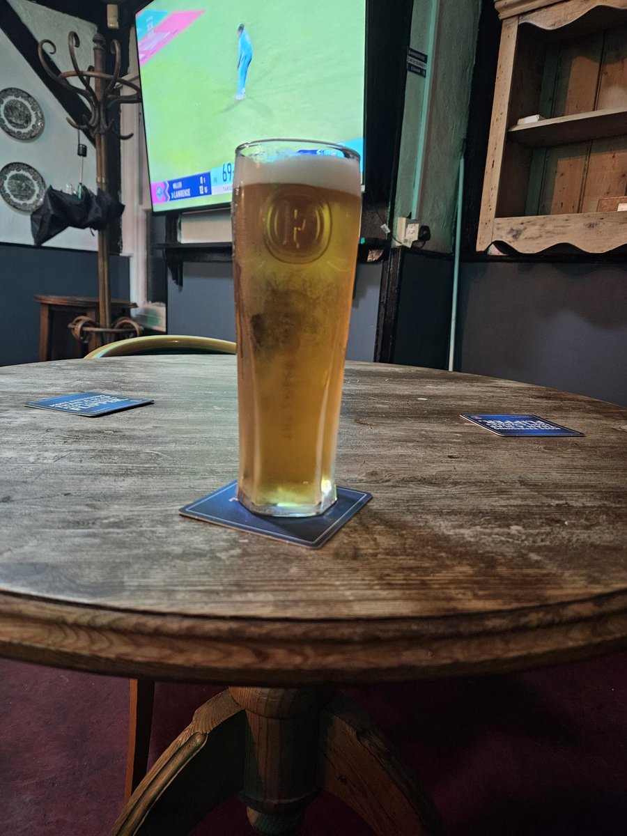 HurricaneHam's tweet image. The bar tender was probarly looking at me funny as my hat was inside put