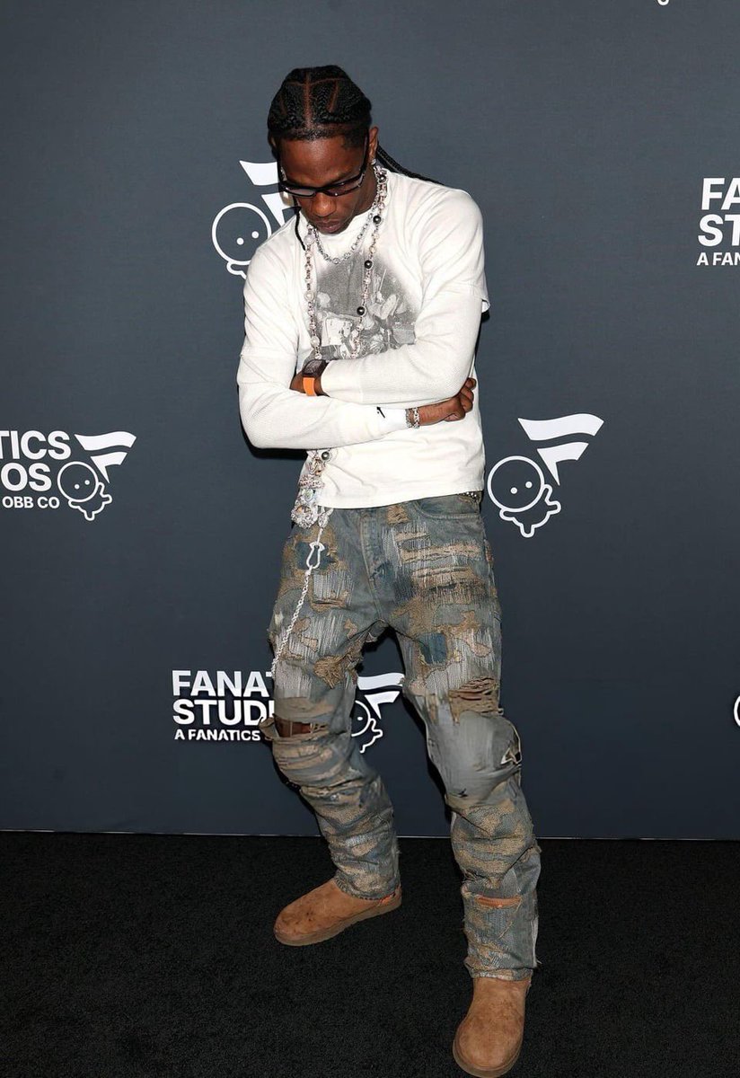 travis_conno's tweet photo. Travis Scott still remains the best dressed rapper. https://t.co/ZPWMEZlgZN