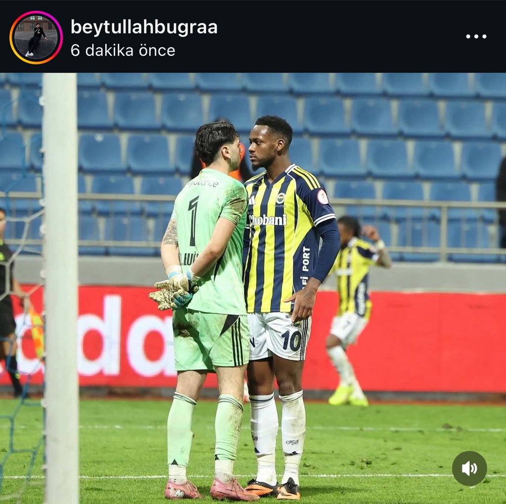 storyler yetmezmiş gibi bi de post olarak atmış ağlıyorum amk