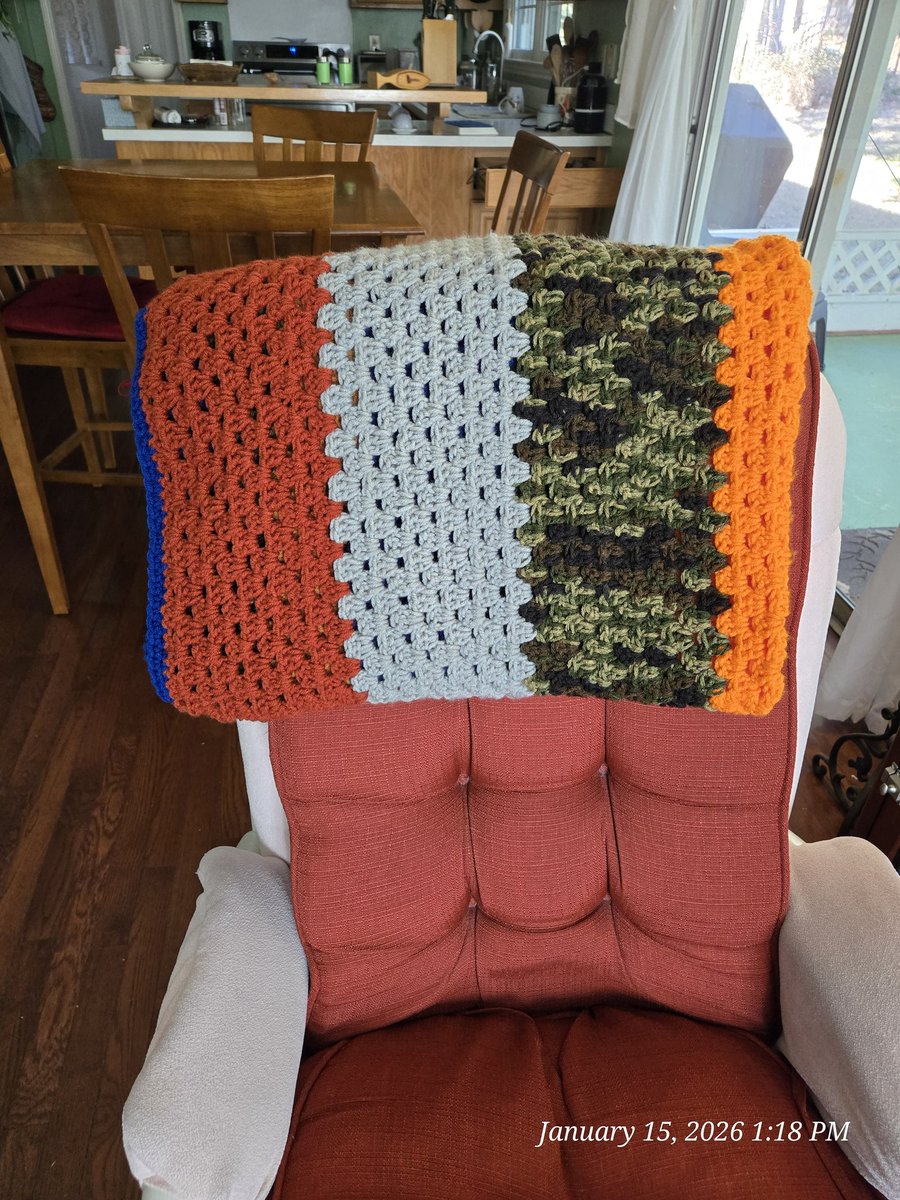 MadamQueen7072's tweet photo. #currentproject finished a scrap blanket https://t.co/vlnFjvm4x9