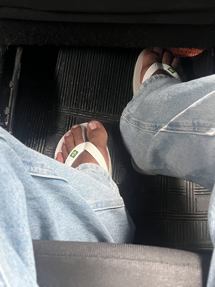 putaozin20's tweet photo. De havaianas pq os puto gosta 🥵😈 https://t.co/ZpWHrkrVCi