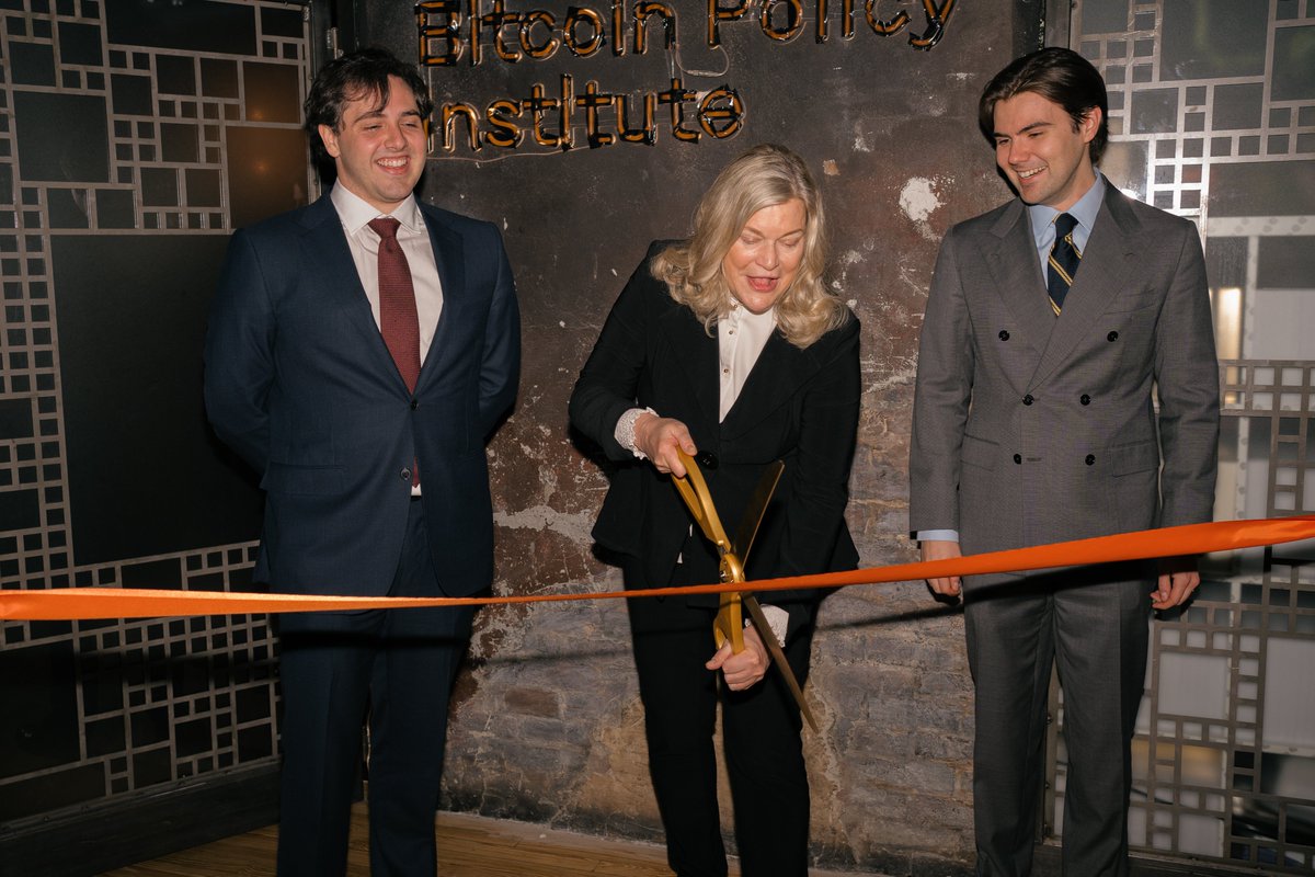 SenLummis's tweet image. It was a joy to spend my evening at the grand opening of Pubkey's Washington, D.C. location, joined by familiar faces at @bitcoinpolicy. ₿est spot in town!