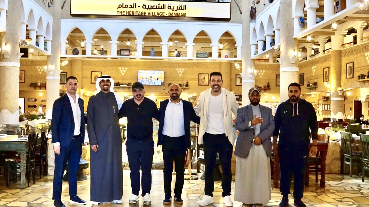 لقاء جميل جمعني بمدرب منتخب  إيطاليا جينارو #جاتوزو وأسطورة حراسة المرمى جانلويجي #بوفون بحضور المدير الفني لكرة القدم بنادي #القادسية كارلوس أنتون ومدير الكرة أحمد عبشان وحديث ممتع حول مستجدات كرة القدم العالمية وتطور الكرة #السعودية🇸🇦