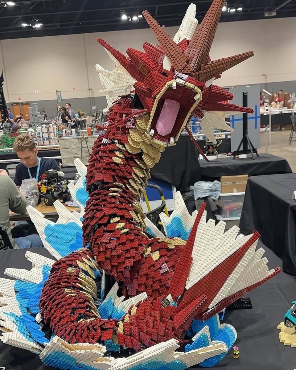 FanaticsCollect's tweet image. Someone created a Shiny Gyarados entirely out of LEGOs 😱

(via pokesphere/IG)