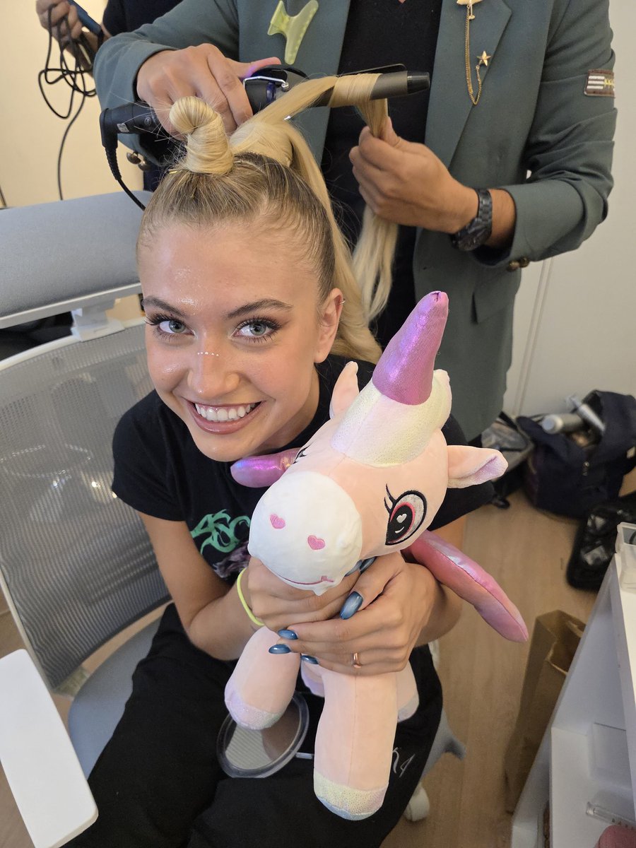 Hoy cumple años esta bonita, te amo Inecornio 🤍🥹