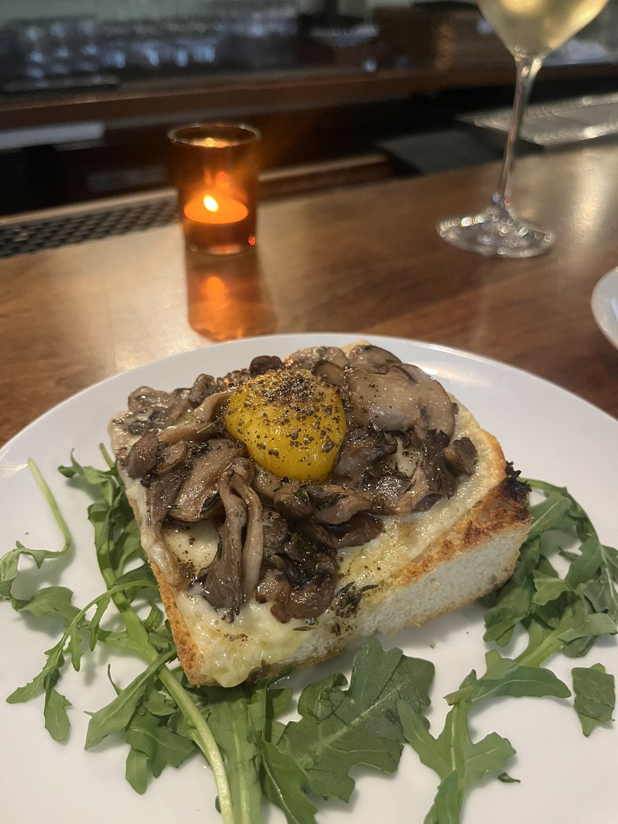 _bog_angel's tweet photo. This app used to be for jokes and news and now it’s mostly just egomaniacs talking ab themselves and making fun of others. That being said I’ve found it very nice to use as a lil photo diary to collect pics of some of my fav meals/experiences https://t.co/vmaYLpycth