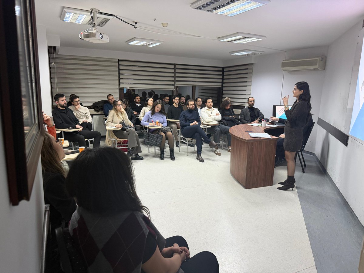 Eğitimimizi büyük bir başarıyla tamamladık! 🎉⚖️

Bugün Ankara Barosu Eğitim Merkezi’nde gerçekleştirdiğimiz “19:00 Atölyeleri” kapsamında “Tahkim Uygulamaları - Yeni Nesil Tahkim Meslekleri” başlıklı yüz yüze eğitimimizi bitirdik!

Av. Dr. Mehmet Rifat Bacanlı ve Av. Hazal