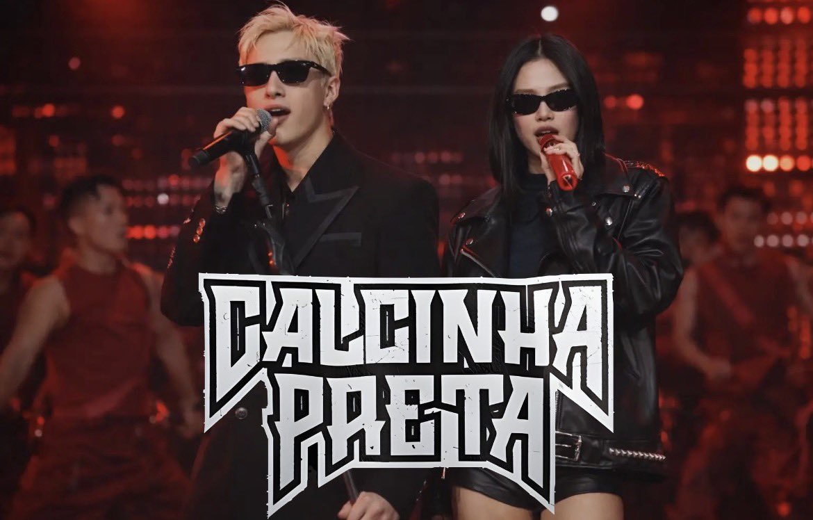 BangChanDiv's tweet image. 📰 | 260115 • Billboard reports on Bang Chan &amp;amp; Jennie's viral moment in Brazil, after fans drew comparisons between the two and the vocalists of band Calcinha Preta for their looks at the 2026 GDAs:

#BangChan #バンチャン
#방찬 #스트레이키즈방찬