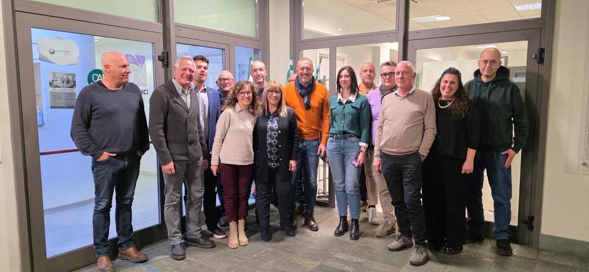 CislNazionale's tweet photo. La Segretaria Generale della #Cisl #DanielaFumarola è stasera ad Aosta dove ha partecipato all’iniziativa su “Donna, famiglia, lavoro: equilibri per il futuro” organizzato dal  Forum delle Associazioni Famigliari. La leader della Cisl ha incontrato presso la sede regionale il gruppo dirigente e gli operatori della Cisl Valle d’Aosta. @CislVdA