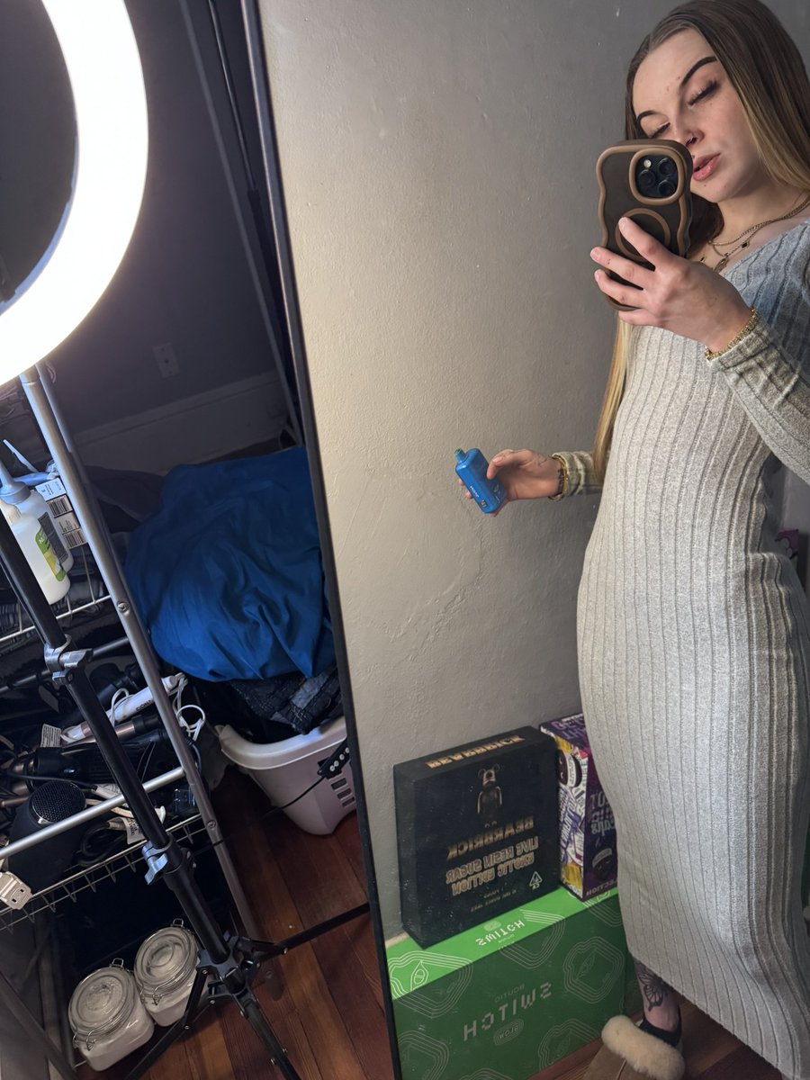 SnowXwhiteee's tweet photo. Kiss?🥰

https://t.co/qqmUN2suCo https://t.co/2Bm0jlve00