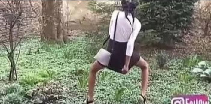 Men, how do you react when you accidentally see a woman urinating by the roadside?

Women, how do you respond if a man walks by while you’re urinating by the roadside?