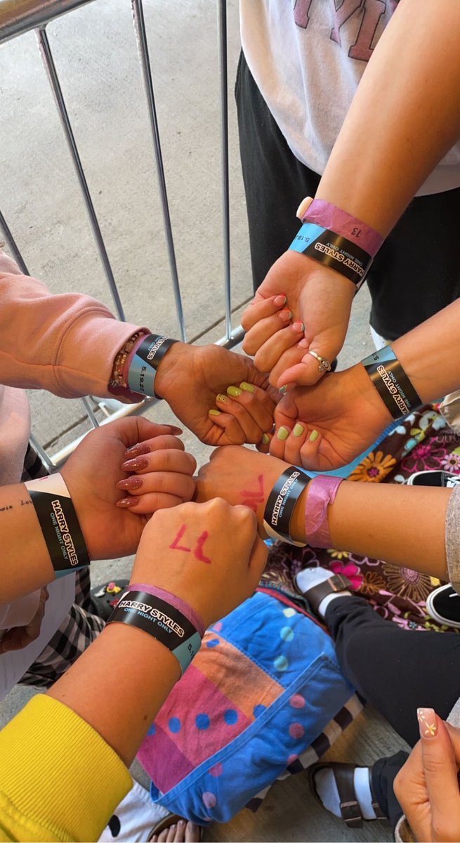 sshortcakerry's tweet image. this part 2 i’m begging