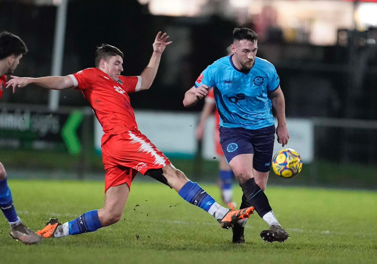 BidefordAFC's tweet photo. 𝟭𝟬𝟬 𝗔𝗽𝗽𝗲𝗮𝗿𝗮𝗻𝗰𝗲𝘀 ⭐ 

Congratulations to Jordan Ewing who made his 100th appearance for the club in Tuesday night’s win over Cullompton.

Well done Jordy! 🙌🏻 

#ROBINS https://t.co/UY2SuTNNQi
