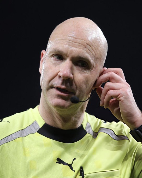 رسمياً | سيتولى الحكم أنتوني تايلور إدارة مباراة ديربي مانشستر بين مان يونايتد ومان سيتي يوم السبت القادم 