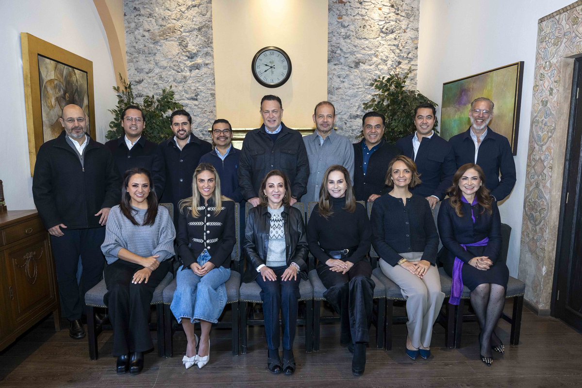 Somos un gran equipo conformado por extraordinarias mujeres y hombres que todos los días trabajamos por el amor a Querétaro, caminando en unidad y liderados por el Gobernador <a href="/makugo/">Mauricio Kuri</a>.

Con un gobierno estatal y municipales cercanos, sensibles y eficientes, compartimos el gran