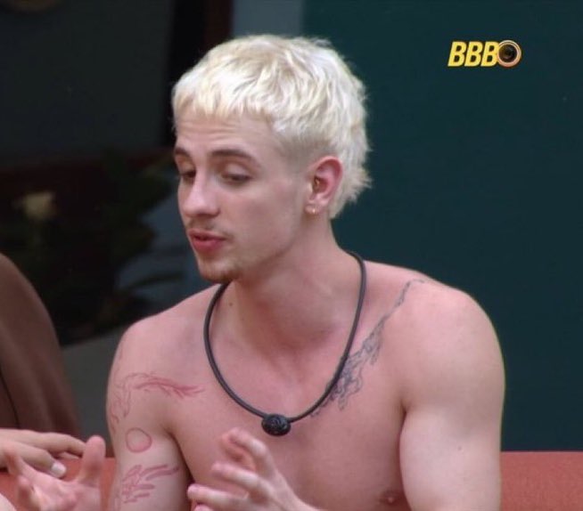 guiga_____'s tweet image. “Quando eu era criança, achava que Hung Up, da Madonna, era a melhor música de todos os tempos. Depois que cresci, amadureci percebi que Hung Up, da Madonna, é absolutamente a melhor música do mundo”.

-Juliano Floss no #BBB26