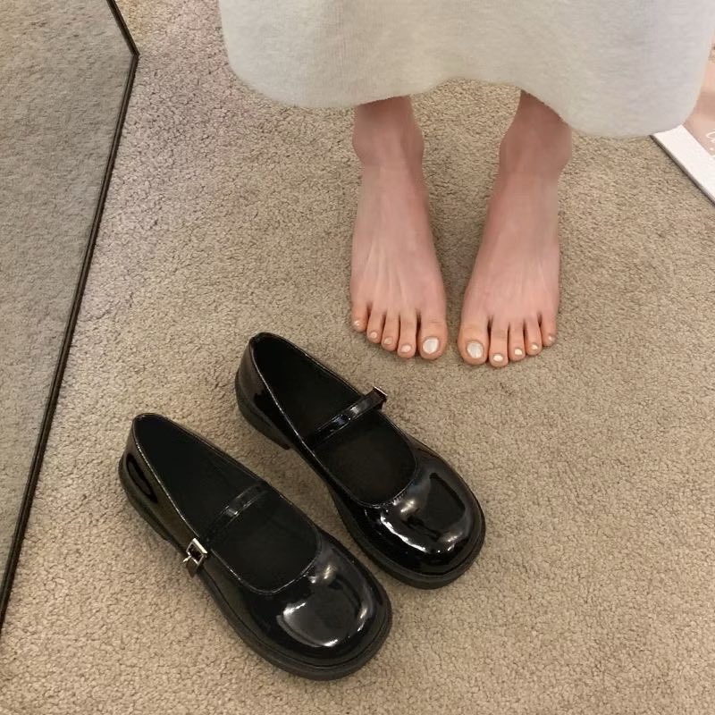 Justkore11's tweet photo. ส่งต่อรองเท้า Mary Jane สีดำเงา มือสอง
ราคา 90 บาท
• ไซส์: 38/39 
• พิกัดนัดรับ: ม.เกษตร (บางเขน) - รัชโยธิน
สนใจทักแชทได้เลยนะคะ รองเท้าซื้อมาใส่ไม่ได้ค่ะ มันเเน่น 🥹 #ส่งต่อรองเท้ามือสอง #นัด���ับมเกษตร #รัชโยธิน #รองเท้าเเมรี่เจน #รองเท้ามือสองสภาพดี https://t.co/KQ2NZE8cha