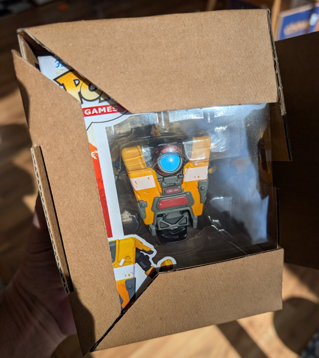 JimForonda's tweet image. My robot son, my second VO #FunkoPop, arrived today and he's been freed from shipping confinement!

While he's *technically* the same character as my first one, Clappy got a handsomely stylish new head fin in #Borderlands 4, so I think it still counts. 😃👍🏼🤖