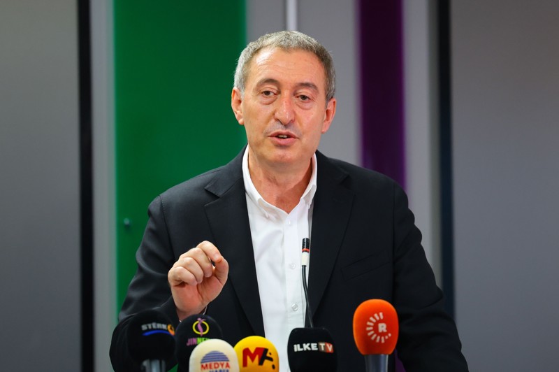 temmuz1919's tweet photo. DEM Parti Eş Genel Başkanı Tuncer Bakırhan 

Afrin 5000 yıllık Kürt kentidir https://t.co/jvKyHum75v