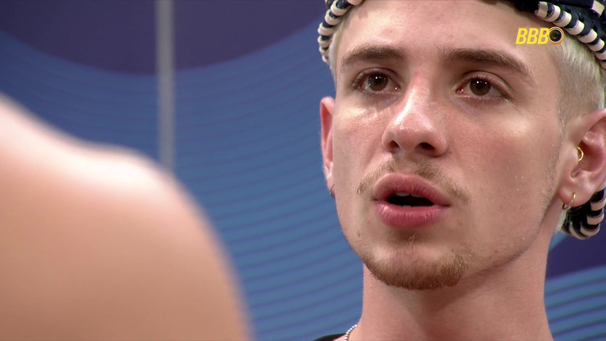 canalantenados's tweet photo. Juliano sobre Pedro: "Eu não vou xingar nem ofender ele, mas ele é folgadinho. Ele tá pegando meus Paiol desde que chegou! Eu falei, cara, se você continuar fazendo isso eu vou votar em você. Você vai me estressar, entendeu." #BBB26 https://t.co/l44ZziKKac