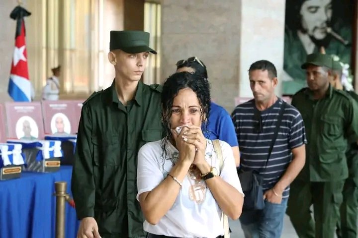 🇨🇺"Los pueblos no se hacen grandes por sus riquezas materiales sino por su capacidad de mantener viva la memoria de sus héroes".

General de Cuerpo de Ejército
Lázaro Alberto Álvarez Casas, Ministro del <a href="/minint_cuba/">MININT_CUBA</a>  

#HonorYGloria