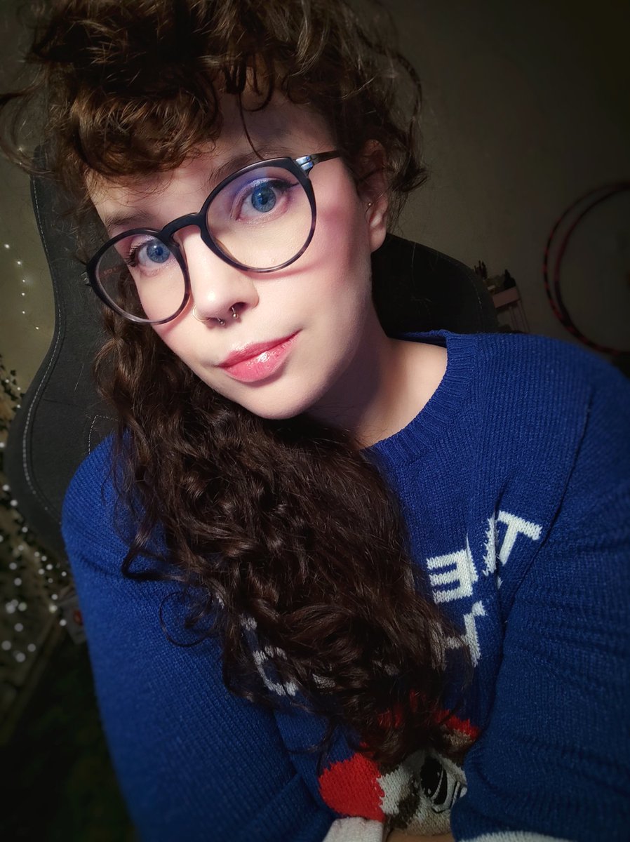 Stream is live! Continuing our #Dispatch playthrough ✨ Hopefully I don't get ambushed by spicy scenes today 😳

twitch.tv/withafeather 🪶
