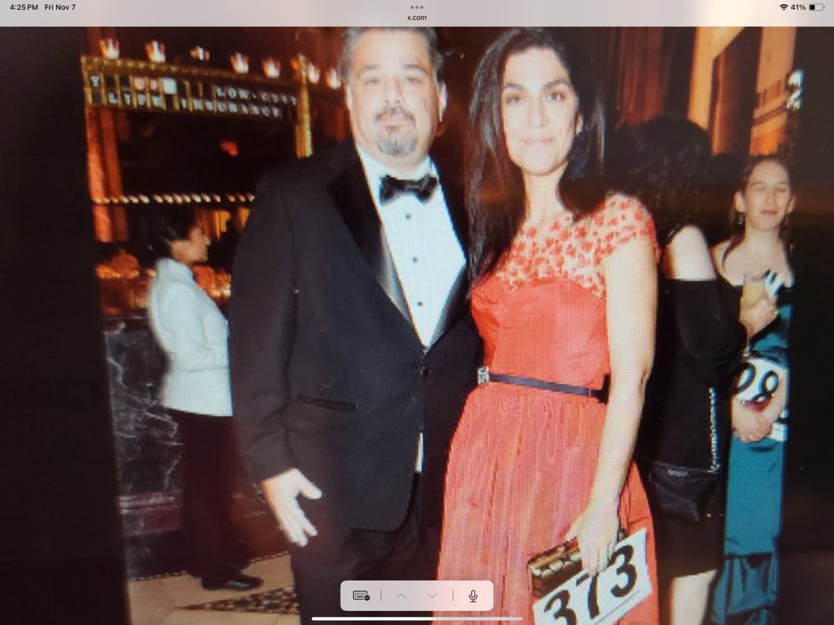 Hamnakedshorts's tweet image. $FNGR we always need to expose the crooks
Jeff Easton and his Bride at a Black tie event 

Must be for donating  stolen money to help someone. The crooks always do that 

He has your Money Stolen