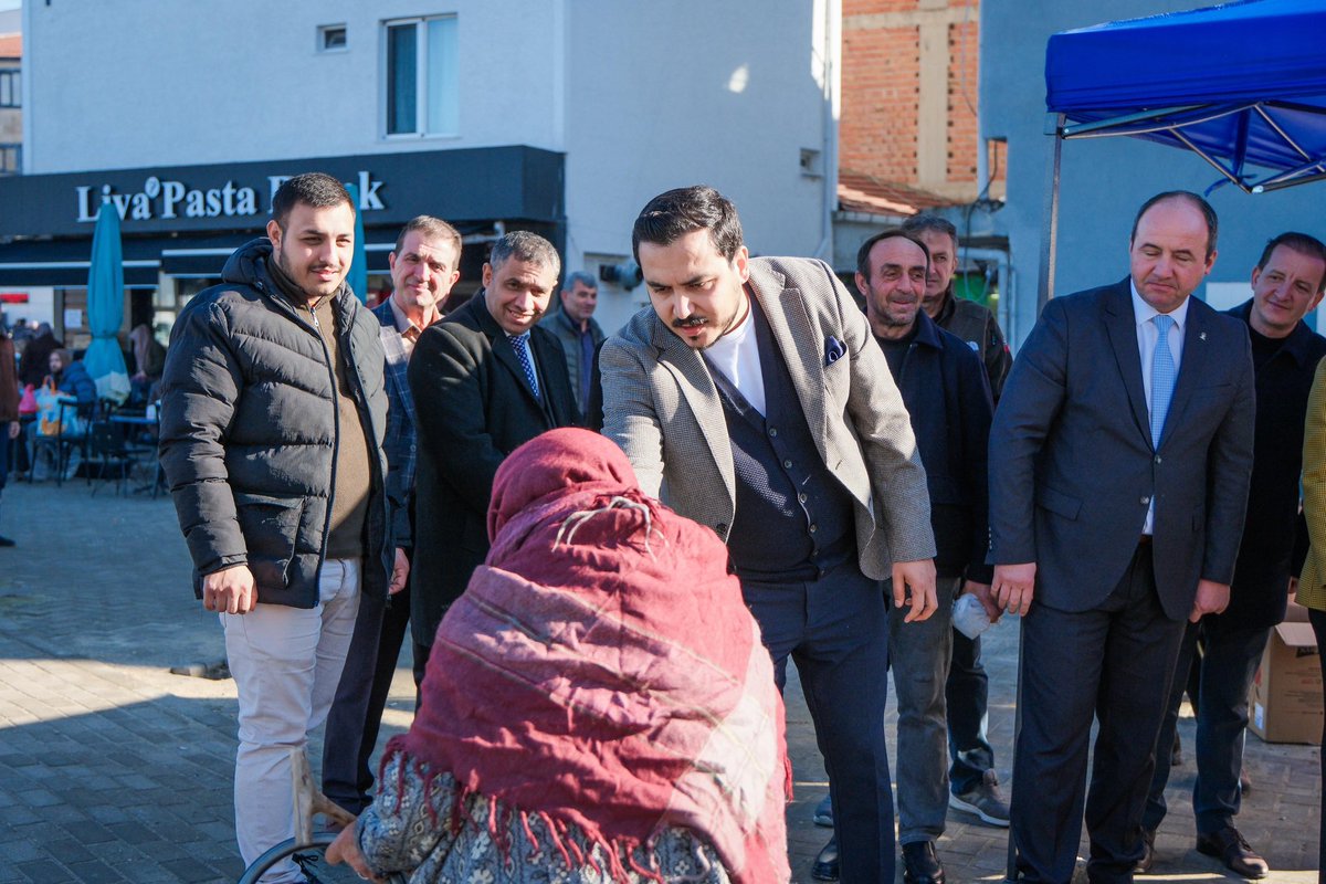 AkEdirne's tweet photo. İl Başkanımız Belgin İba ve Gençlik kolları İl Başkanımız Barış Gündoğdunun katılımlarıyla, Uzunköprü Teşkilatımızın düzenlediği kandil kutlama programımızı gerçekleştirdik. https://t.co/rx0R2OsJhP