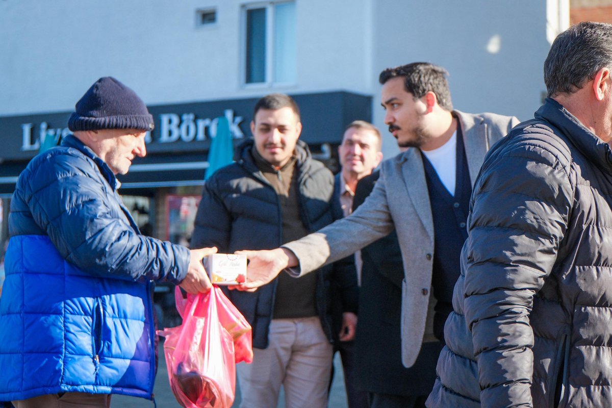 AkEdirne's tweet photo. İl Başkanımız Belgin İba ve Gençlik kolları İl Başkanımız Barış Gündoğdunun katılımlarıyla, Uzunköprü Teşkilatımızın düzenlediği kandil kutlama programımızı gerçekleştirdik. https://t.co/rx0R2OsJhP