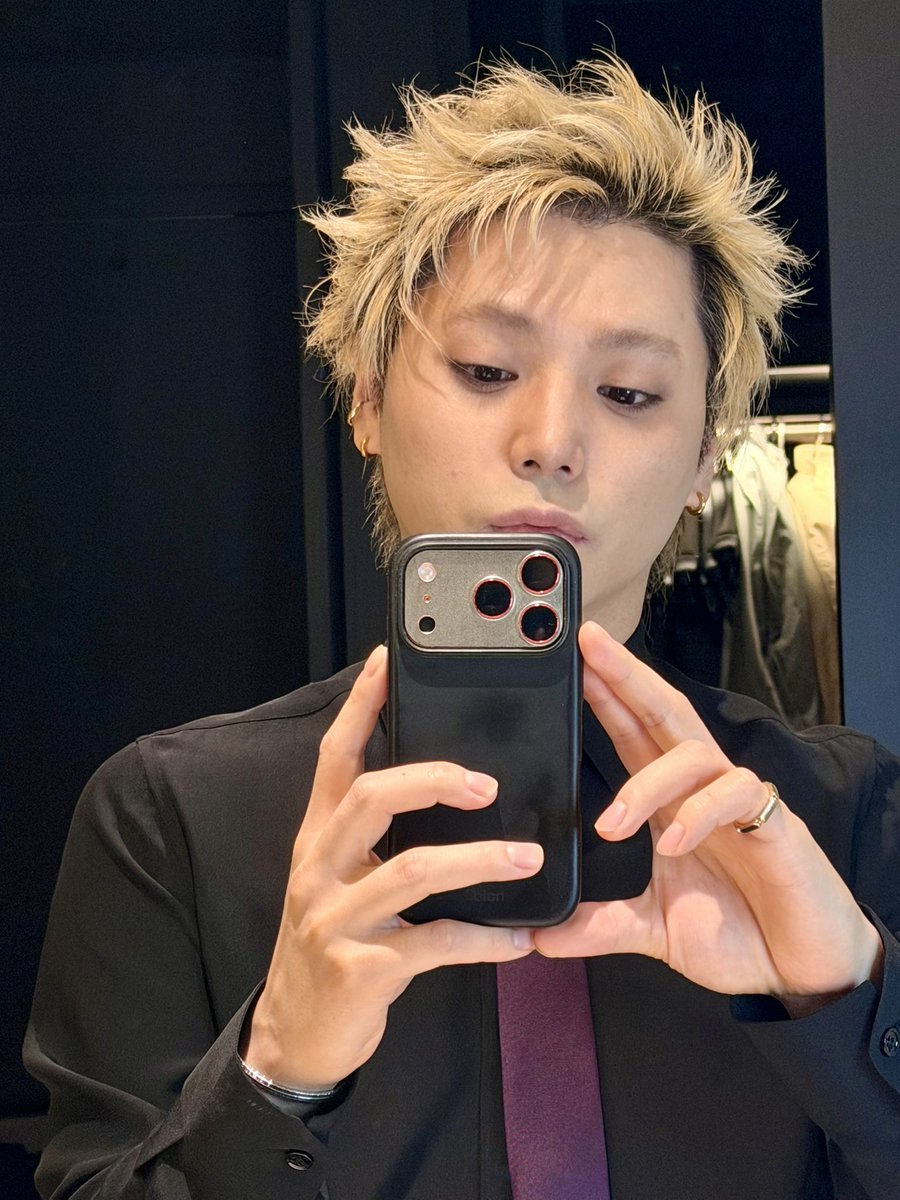 senjuKqnnonXD's tweet image. One two three