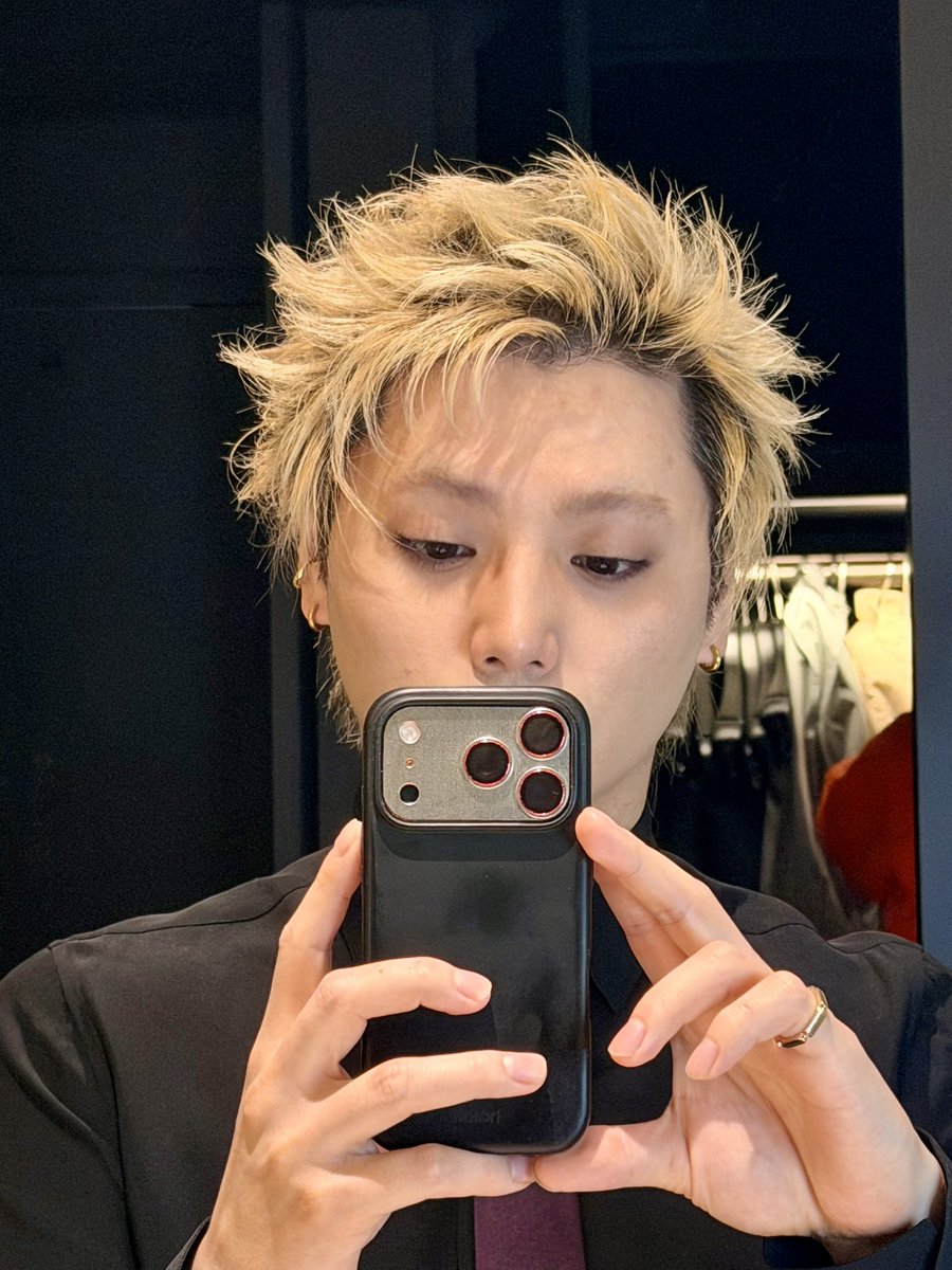 senjuKqnnonXD's tweet image. One two three